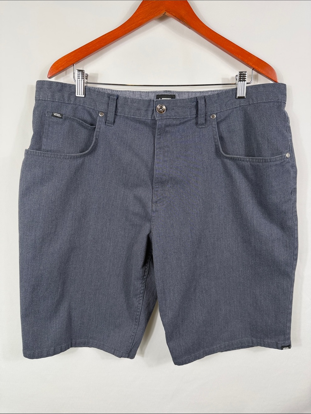Vans Men's Charcoal Flat-Front Shorts. Size 38 Waist. Inseam 10 inches